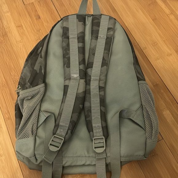 VICTORIA'S SECRET PINK CAMPUS CAMOUFLAGE BACKPACK - Picture 5 of 9